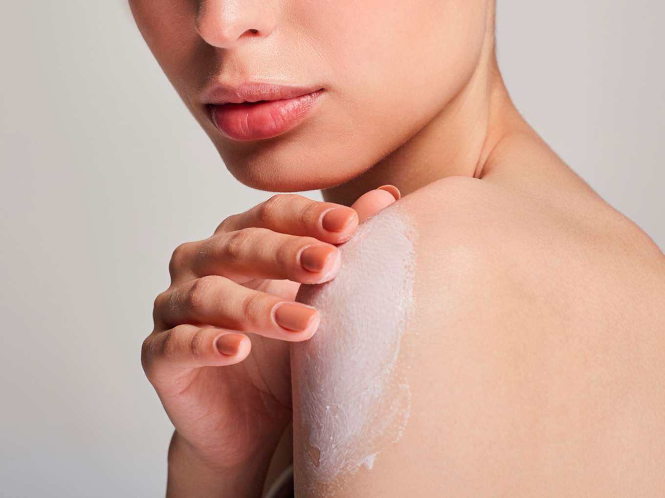 nuez Mínimo Audaz Qué factores provocan las manchas blancas en la piel y cómo pueden  evitarse? | Cantabria Labs España
